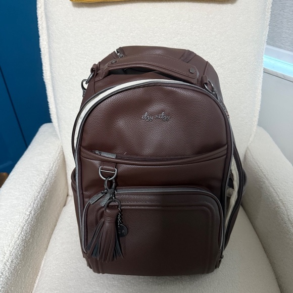 Itzy Ritzy Boss Plus Diaper Bag Espresso - Picture 4 of 4